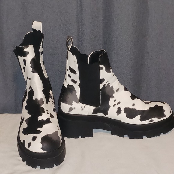 Cow Print Platform Chelsea Boots Black & White Chunky Lug Sole Ankle Booties 10 - Picture 1 of 6